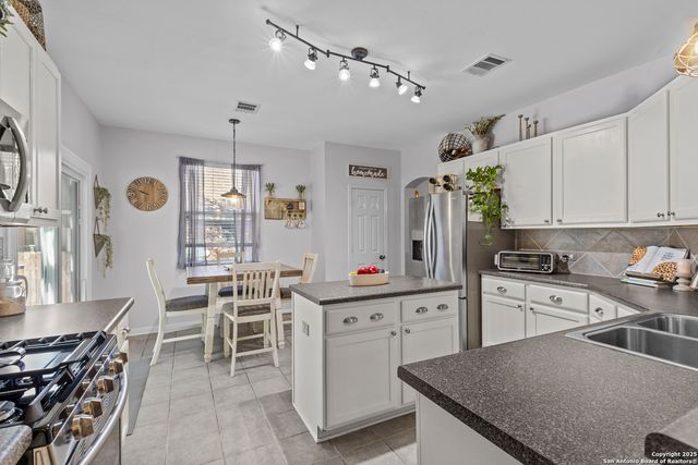 2730 Trinity Fls, San Antonio, TX 78261