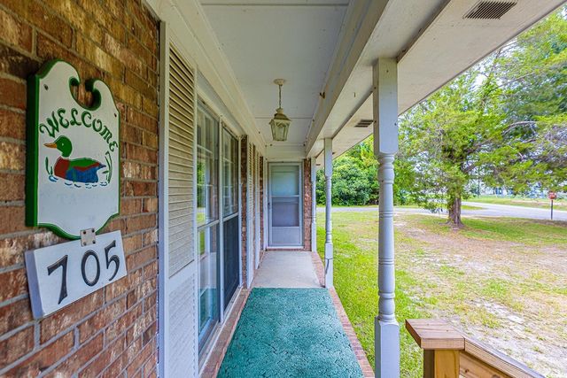 705 White Oak Dr., Johnsonville, SC 29555