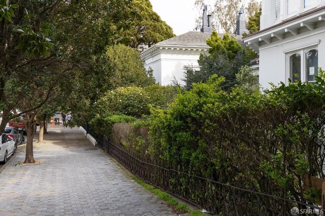 1070 Green Street 302, San Francisco, CA 94133