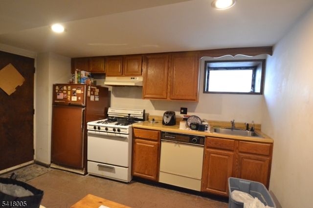 8 Witherspoon St, Nutley Twp., NJ 07110