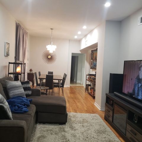 2437 W AINSLIE Street 1F, Chicago, IL 60618