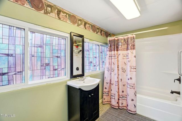 385 Witcher Pvt Drive, Bristol, TN 37620