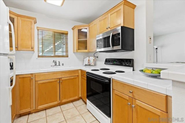 1800 S Maple St 102, Escondido, CA 92025