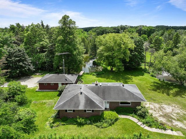 5281 Spring Valley ROAD, Burlington, WI 53105