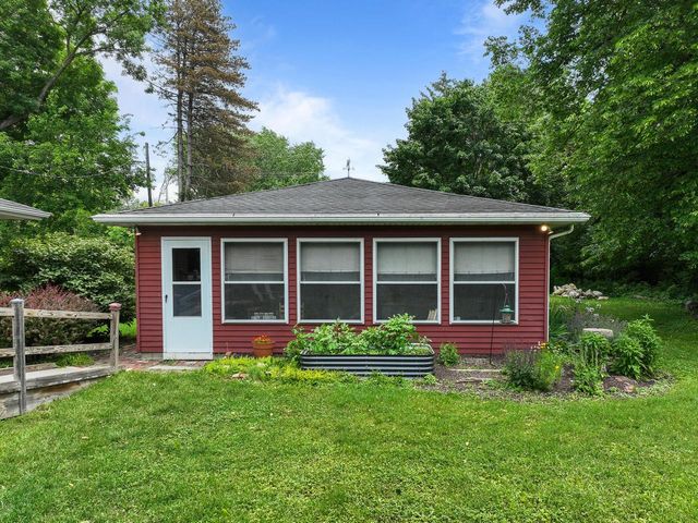 5281 Spring Valley ROAD, Burlington, WI 53105