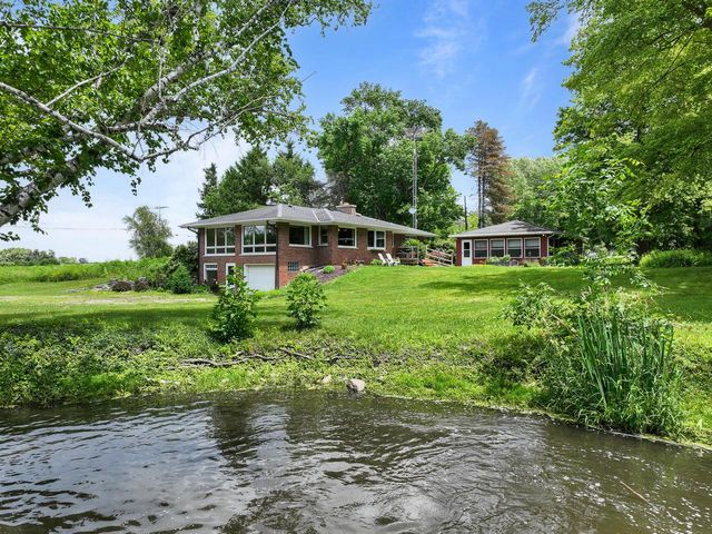 5281 Spring Valley ROAD, Burlington, WI 53105
