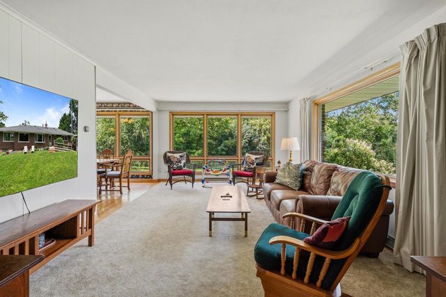 5281 Spring Valley ROAD, Burlington, WI 53105