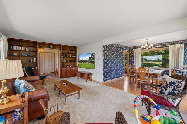5281 Spring Valley ROAD, Burlington, WI 53105