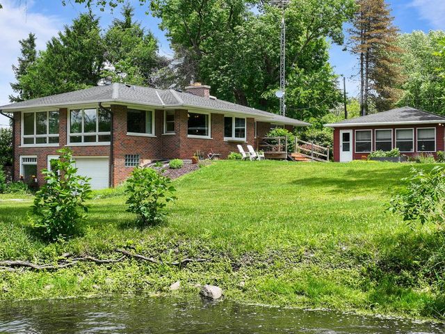 5281 Spring Valley ROAD, Burlington, WI 53105