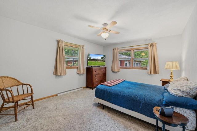5281 Spring Valley ROAD, Burlington, WI 53105