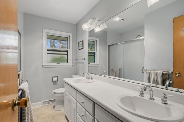 5281 Spring Valley ROAD, Burlington, WI 53105