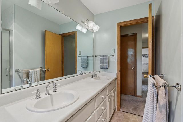 5281 Spring Valley ROAD, Burlington, WI 53105