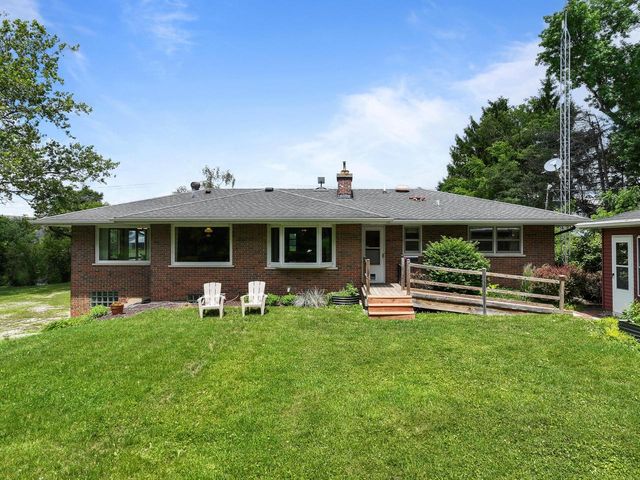 5281 Spring Valley ROAD, Burlington, WI 53105