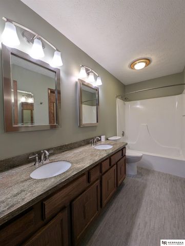 5613 Briar Patch Circle, Lincoln, NE 68516