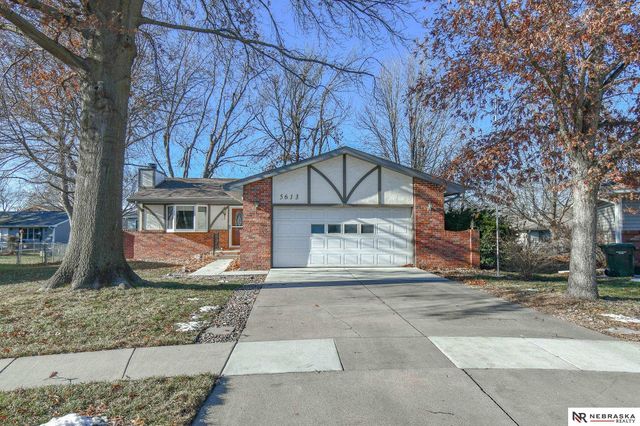 5613 Briar Patch Circle, Lincoln, NE 68516