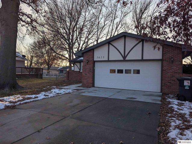 5613 Briar Patch Circle, Lincoln, NE 68516