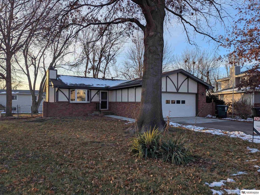 5613 Briar Patch Circle, Lincoln, NE 68516