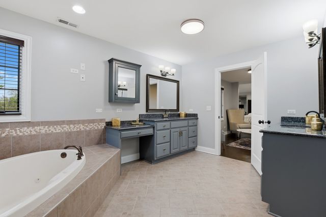12023 Ashbrook Lane, Mokena, IL 60448