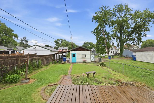 717 N Howell Street, Davenport, IA 52802