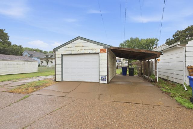 717 N Howell Street, Davenport, IA 52802