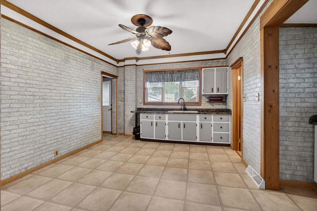717 N Howell Street, Davenport, IA 52802