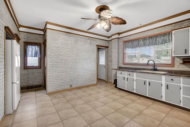 717 N Howell Street, Davenport, IA 52802