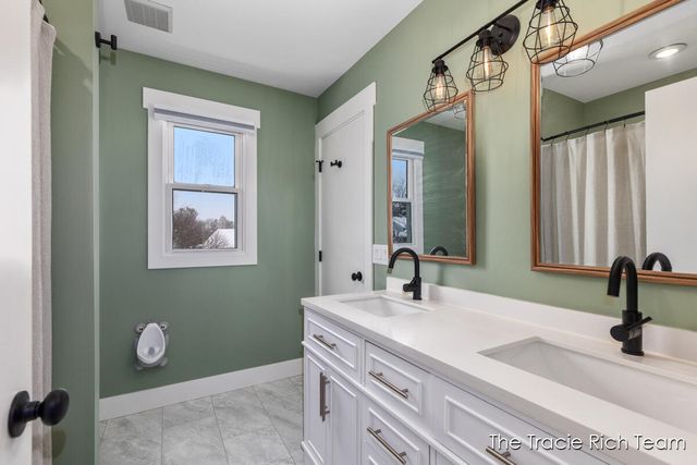 831 Scott Woods Drive NE, Comstock Park, MI 49321