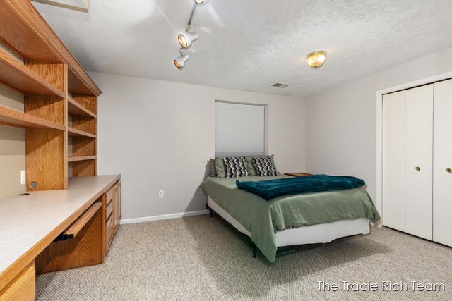 831 Scott Woods Drive NE, Comstock Park, MI 49321