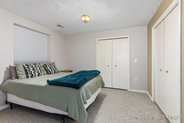 831 Scott Woods Drive NE, Comstock Park, MI 49321