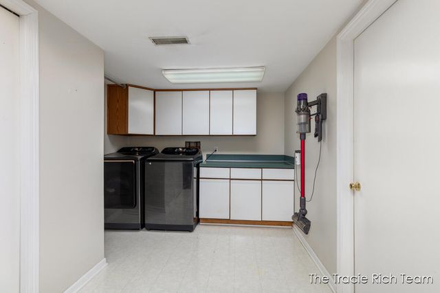 831 Scott Woods Drive NE, Comstock Park, MI 49321