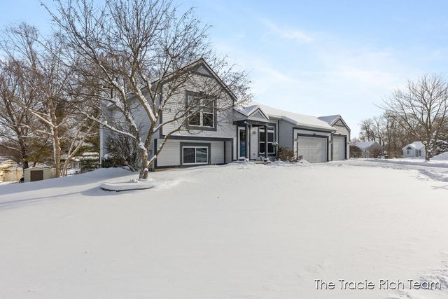831 Scott Woods Drive NE, Comstock Park, MI 49321