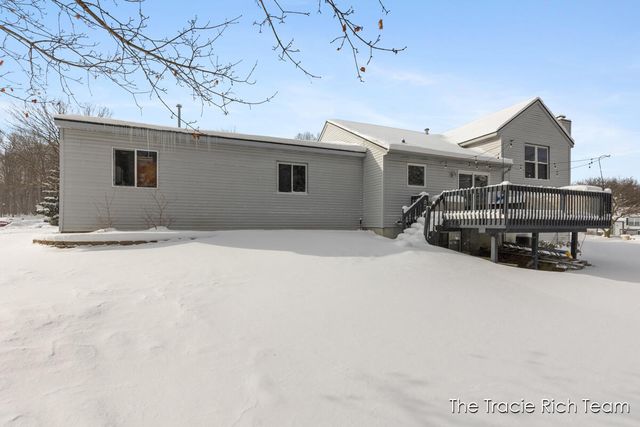 831 Scott Woods Drive NE, Comstock Park, MI 49321