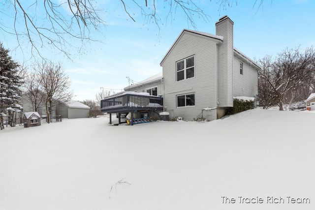 831 Scott Woods Drive NE, Comstock Park, MI 49321