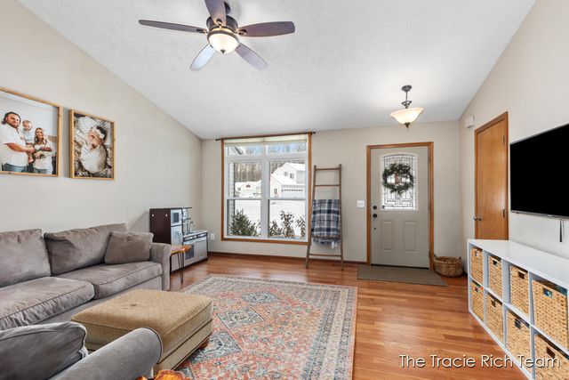 831 Scott Woods Drive NE, Comstock Park, MI 49321