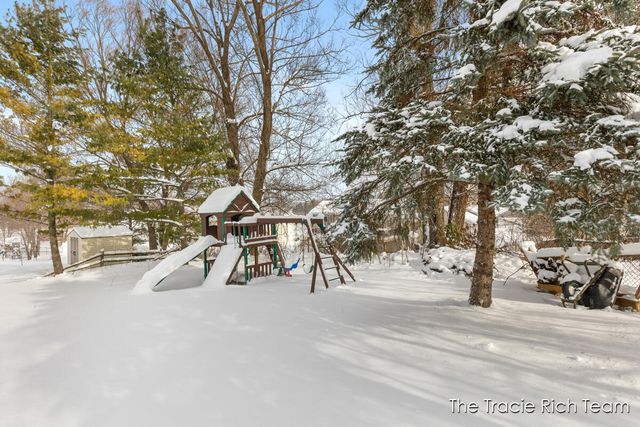 831 Scott Woods Drive NE, Comstock Park, MI 49321