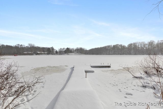 831 Scott Woods Drive NE, Comstock Park, MI 49321