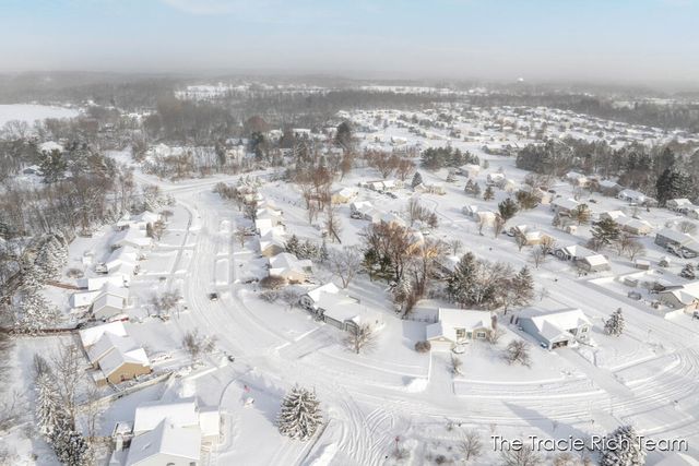 831 Scott Woods Drive NE, Comstock Park, MI 49321