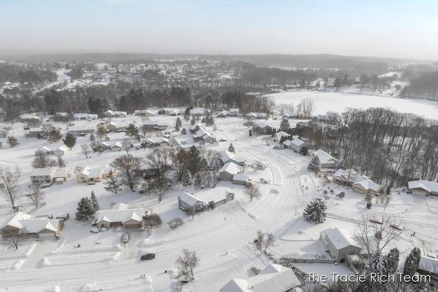 831 Scott Woods Drive NE, Comstock Park, MI 49321