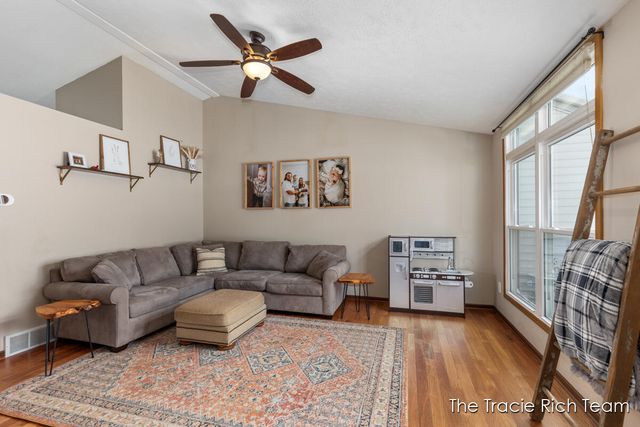 831 Scott Woods Drive NE, Comstock Park, MI 49321