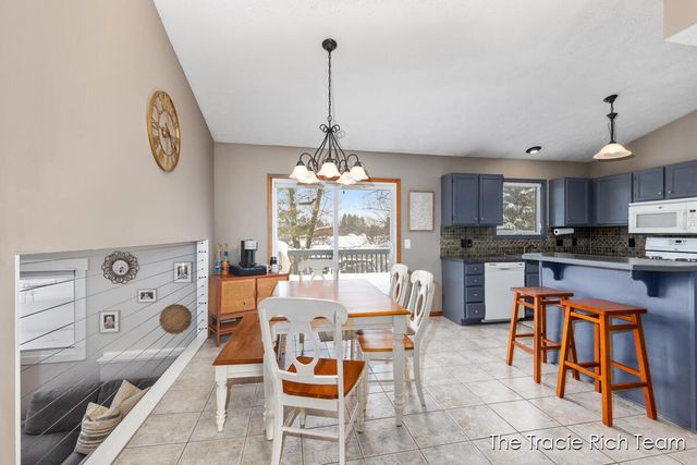 831 Scott Woods Drive NE, Comstock Park, MI 49321