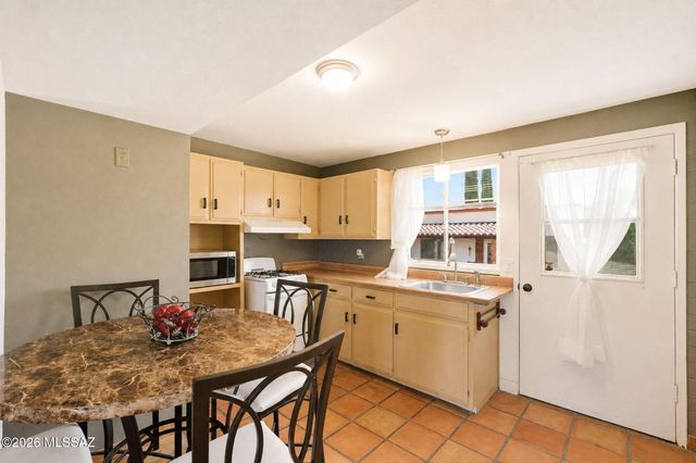 481 S Paseo Lobo Unit B, Green Valley, AZ 85614