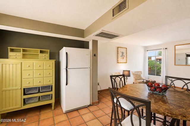 481 S Paseo Lobo Unit B, Green Valley, AZ 85614