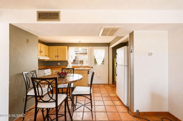 481 S Paseo Lobo Unit B, Green Valley, AZ 85614