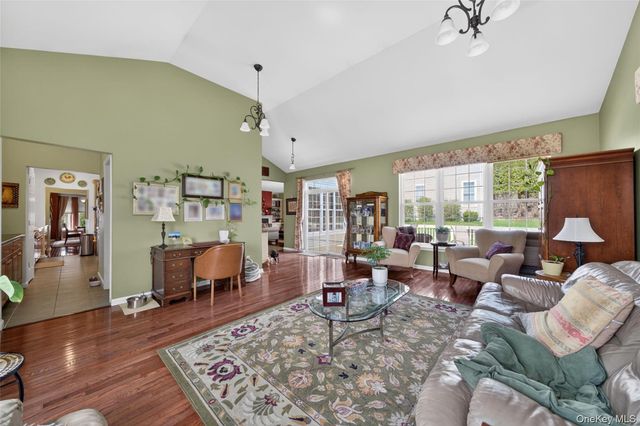 17 Oldwyck Crescent, Highland Mills, NY 10930