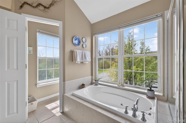 17 Oldwyck Crescent, Highland Mills, NY 10930