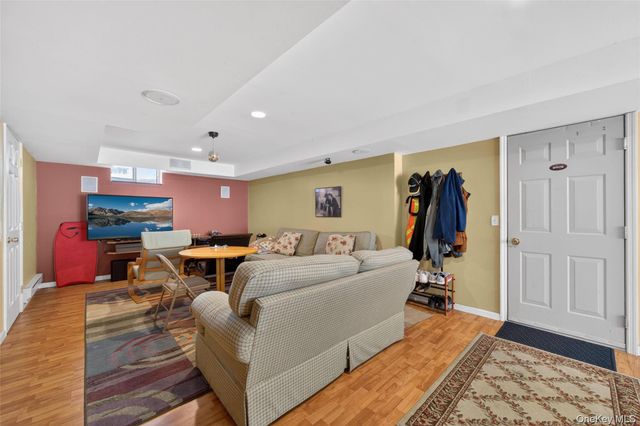 17 Oldwyck Crescent, Highland Mills, NY 10930