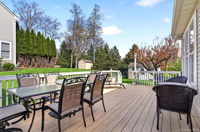 17 Oldwyck Crescent, Highland Mills, NY 10930