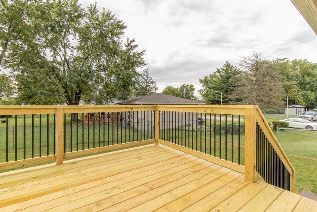 257 Navajo Trail, Lowell, IN 46356