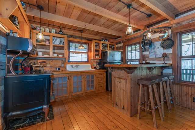 6102 Jennings Creek RD, Buchanan, VA 24066