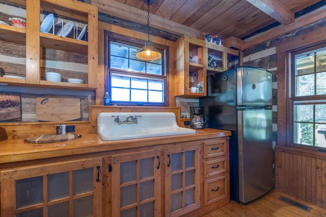 6102 Jennings Creek RD, Buchanan, VA 24066